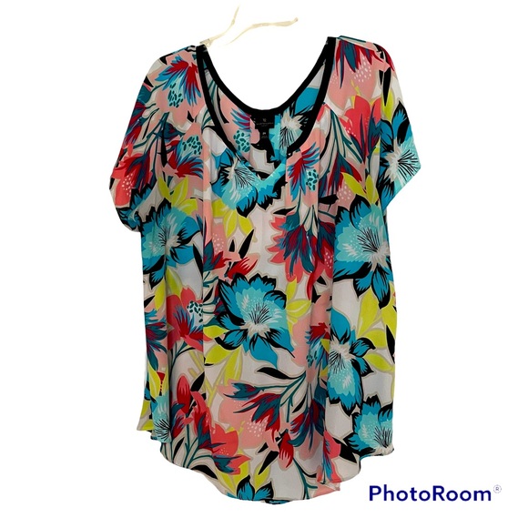 Relaxed plus size floral print lightest top - Picture 1 of 9